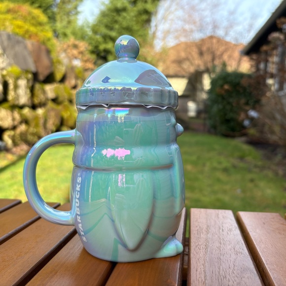 ❄️STARBUCKS❄️ LIMITED EDITION PENGUIN MUG WITH LID. WINTER 2025 - Picture 3 of 5